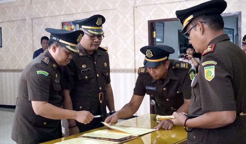 Pelantikan dan serah terima jabatan di Aula Kejaksaan Negeri Jember. (ist)