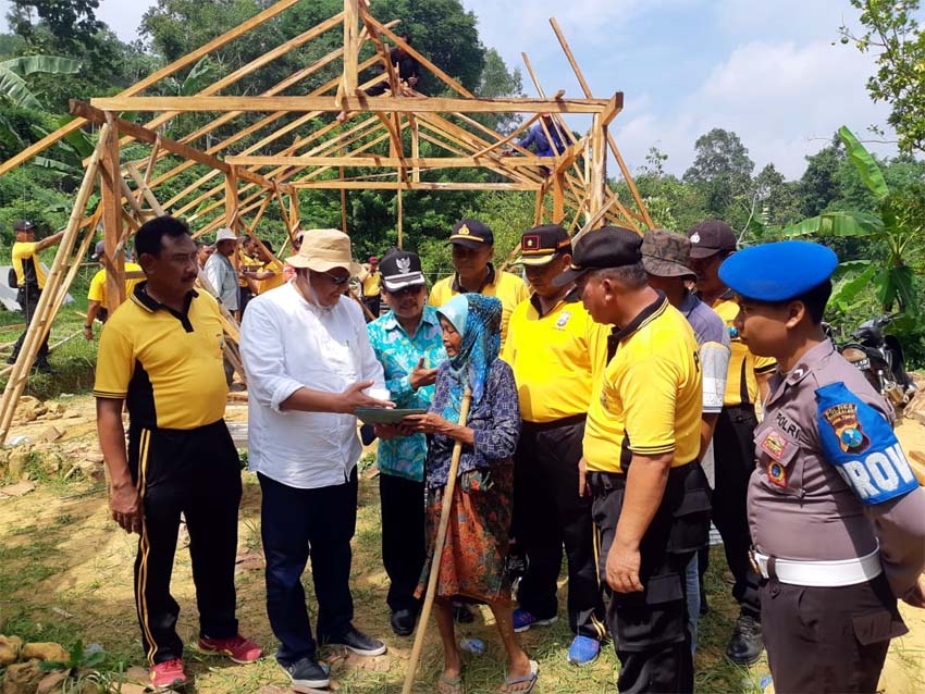 Anggota Polres Bangkalan yang melakukan kerjasama