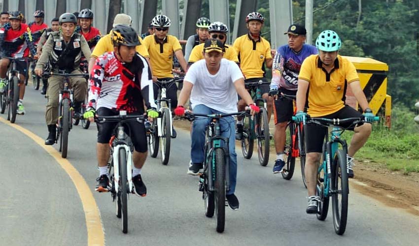 Gowes Bareng, Bupati Tinjau Rumah Warga Penerima Program Rutilahu