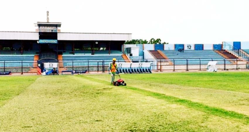 Jelang Liga 1, Dispora Lamongan Renovasi Rumput Stadion Surajaya