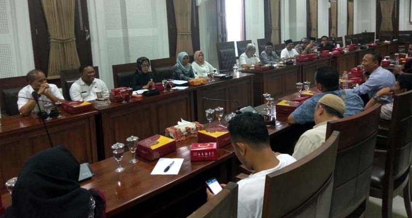 Suasana hearing yang digelar di ruang rapat internal DPRD Kota Malang, Rabu (29/1/2020) siang.(kik)