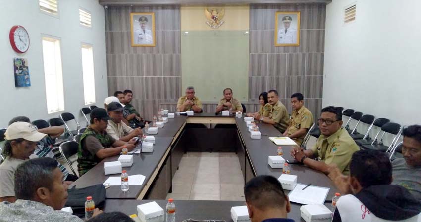 Pertemuan Diskoperindag Kota Malang dengan beberapa perwakilan pedagang Pasar Comboran di Kantor Diskoperindag Kota Malang, Selasa (7/1/2020) siang. (gim)