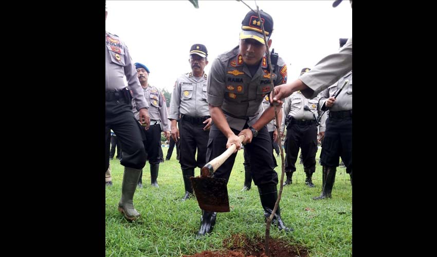 Polri Peduli Penghijauan, Polres Bangkalan Taman 5000 Pohon