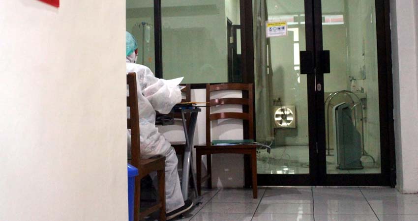 ISOLASI - Di ruang Isolasi RSUD Sidoarjo inilah TKW asal Hongkong, M dirawat dan ditangani tim medis hingga dinyatakan negatif virus Corona, Rabu (29/1/2020)