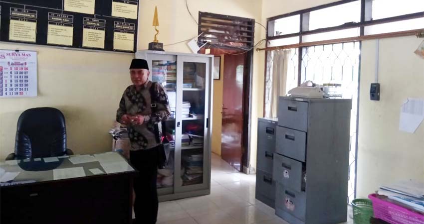 Ketua Komisi A DPRD Bangkalan, Mujiburrohman saat meninjau lokasi kecamatan Burneh