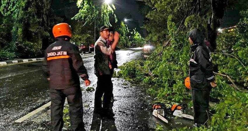 Wagub Emil Minta Masyarakat Tingkatkan Kewaspadaan