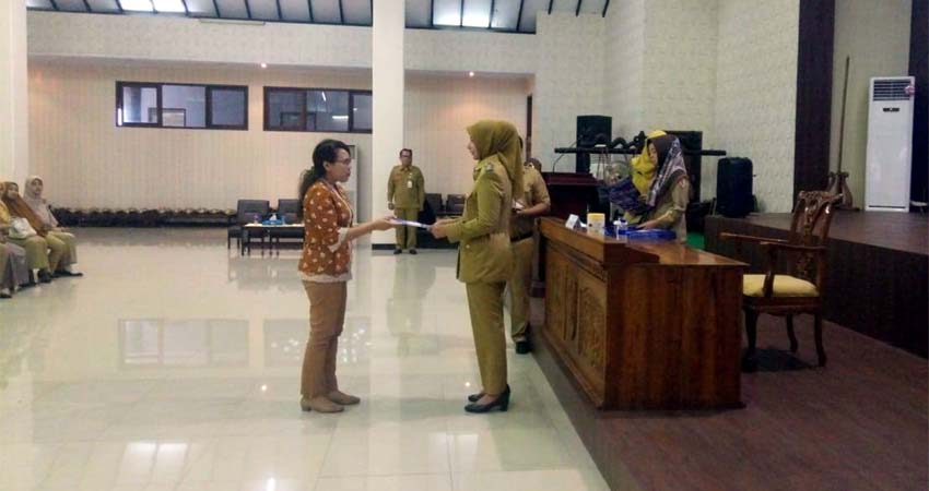 Bupati Jember Faida Serahkan 199 SIP di Pendopo Wahyawibawagraha