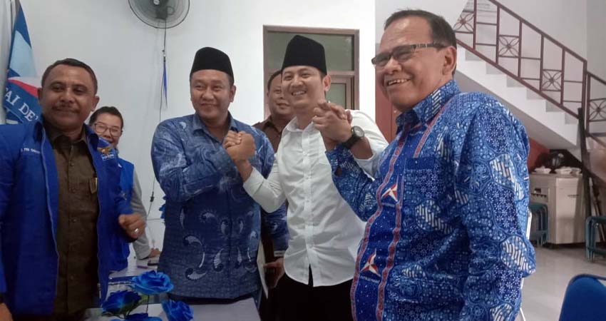 Mochamad Nur Arifin saat berada di Kantor DPC Partai Demokrat untuk mengambil formulir dan mendaftarkan diri sebagai calon Bupati Trenggalek periode 2020-2025. (ist)