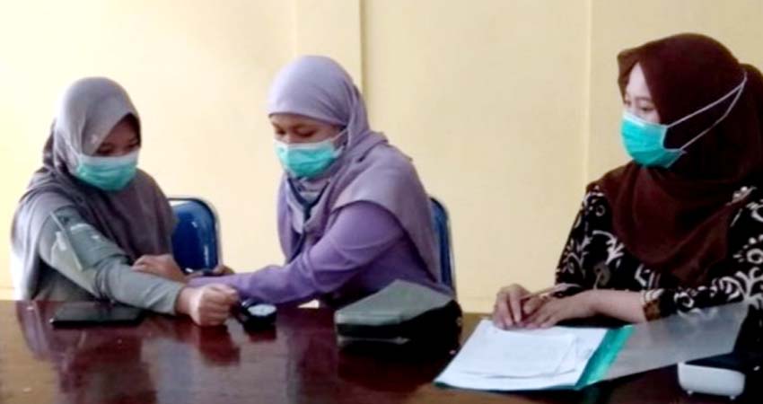 Dua Mahasiswa Asal Lamongan dari RRT Langsung Disambut Tim Kesehatan