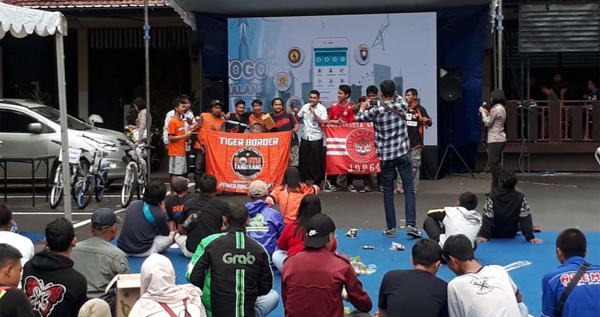 Final Piala Gubernur Jatim, Polresta Malang Kota Nobar Bersama Jakmania dan Aremania