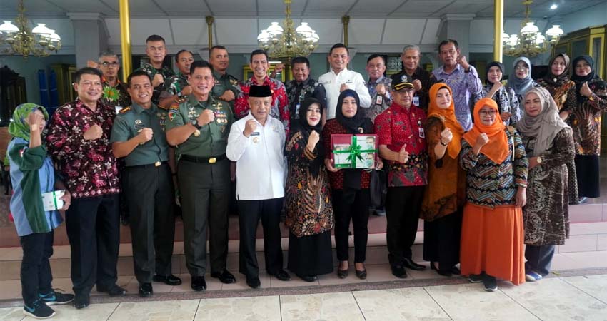 Bupati Malang Drs HM Sanusi MM Bersama Tamu Beragam Elemen. (ist)