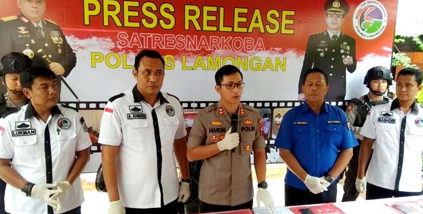 Kakek Nekat Konsumsi Narkoba, Dua Pekan Polres Lamongan Ringkus 14 Tersangka