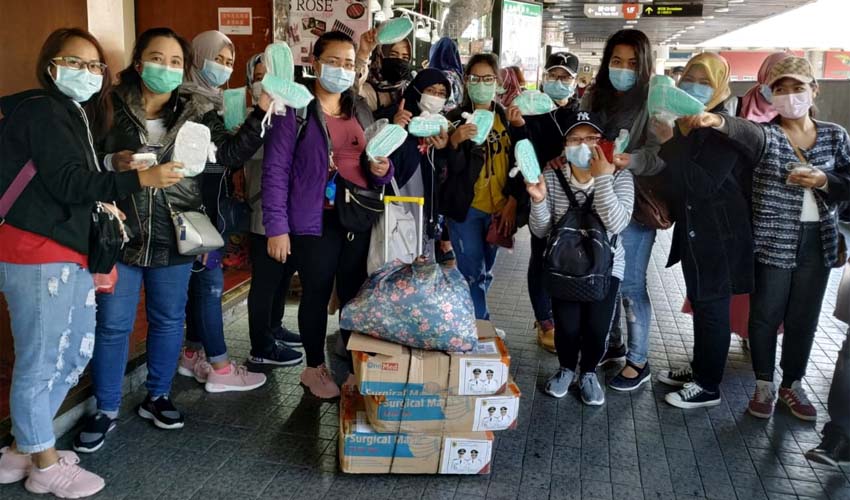 Warga Jember di Hongkong menerima kiriman masker dari Pemerintah Kabupaten. (ist)