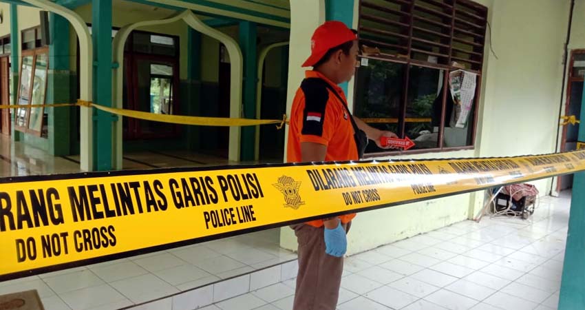 ODGJ Tulungagung Bunuh ODGJ Trenggalek dalam Masjid Ponpes