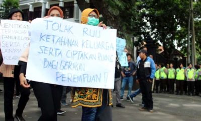 Tolak Omnibus Law, Puluhan Mahasiswa di Kota Malang Gelar Demo