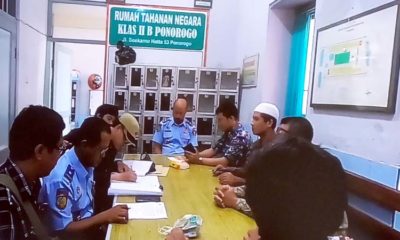 DITAHAN - Pengusaha minuman asal Madiun, L disandera KPP Pratama Madiun dengan dititipkan ke Rumah Tahanan (Rutan) Ponorogo, Rabu (26/02/2020) petang