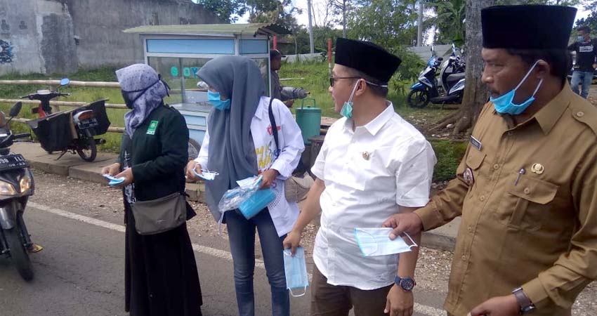 Pembagian Masker di Pasar Sumawe. (sur)