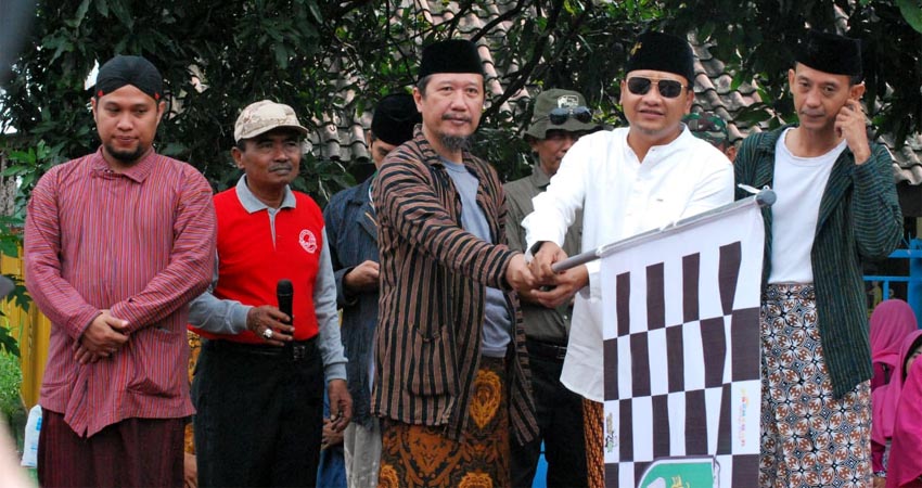 Bupati Apresiasi Harlah ke 97 Nahdhatul Ulama, Serahkan Hadiah Tiga Ekor Kambing ke Peserta Terbaik