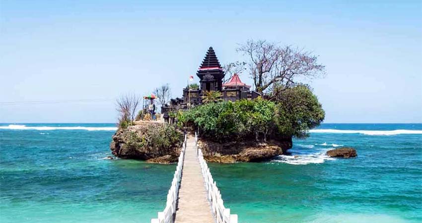 Pantai Balekambang,Salah Satu Obyek Wisata Milik PD Jasa Yasa Kabupaten Malang. (dok)