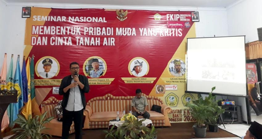 Ketua DPRD Banyuwangi, I Made Cahyana Negara saat menjadi Narasumber di acara seminar "Membentuk Pribadi Muda yang Kritis dan Cinta Tanah Air", bertempat di kampus UBI, Banyuwangi. Kamis (12/03/2020) siang. (ist)