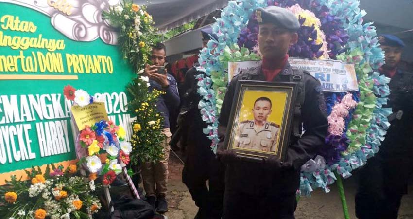 Jenazah Bharatu (Anumerta) Doni Disemanyamkan di TMP Karangsuko Trenggalek