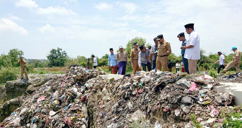 Bupati bersama Forkopimda meninjau lokasi TPA baru di desa Bunajih, Kecamatan Labang, Bangkalan