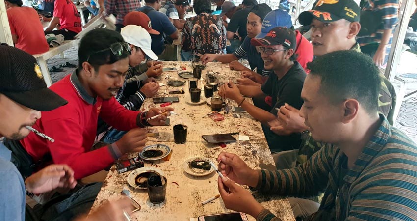 NYETE - Sekitar 100 peserta meramaikan lomba Nyete yang digelar Bacabup Sidoarjo, Ahmad Muhdlor Ali di Warung Kopi Mak Yam, Desa Terungkulon, Kecamatan Krian, Sidoarjo, Minggu (08/03/2020)