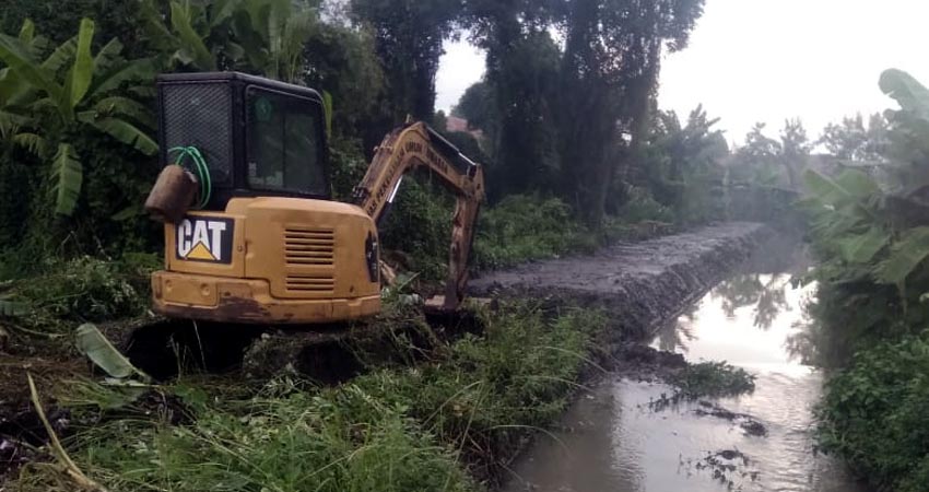 Salah satu proyek yang bersumber APBDes Desa Candipari Kecamata Porong yang dilaporkan LSM JCW ke Kejaksaan Negeri Sidoarjo. (ari)