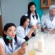 Proses pembuatan hand sanitizer di laboratorium biologi IBU. (ist)
