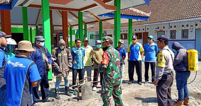 Malang Covid-19 Satgas Turen Lanjutkan Penyemprotan Disinfektan di Sejumlah Titik