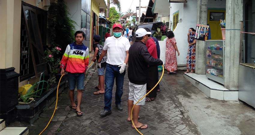 Masyarakat Kampung Meduran Kelurahan Sisir Kembali Lakukan Penyemprotan Disinfektan Mandiri