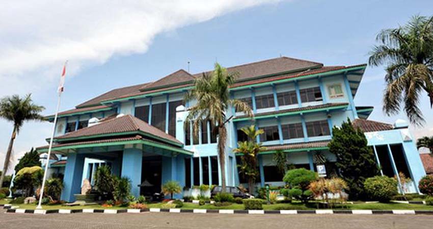 Kantor Perumda Tugu Tirta/PDAM Kota Malang di Jalan Terusan Danau Sentani No 100, Kota Malang