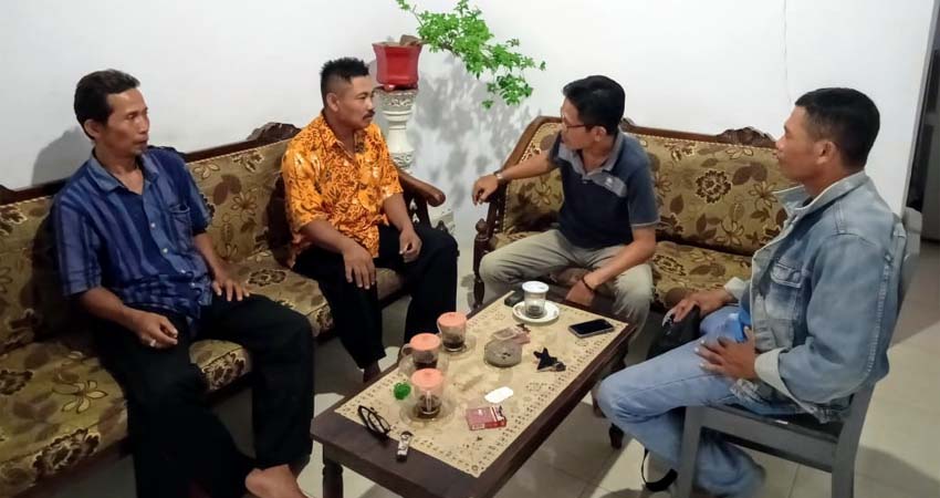 Sejumlah RT saat diwawancarai Memontum.com di salah satu rumah RT. (rir)