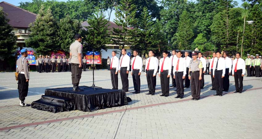 Picu Prestasi, Kapolresta Sidoarjo Beri Penghargaan 19 Anggotanya