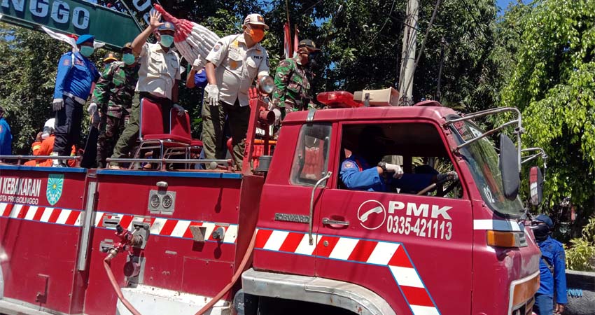 Probolinggo Covid-19 Pemkot Kerahkan Damkar Semprotkan Disinfektan