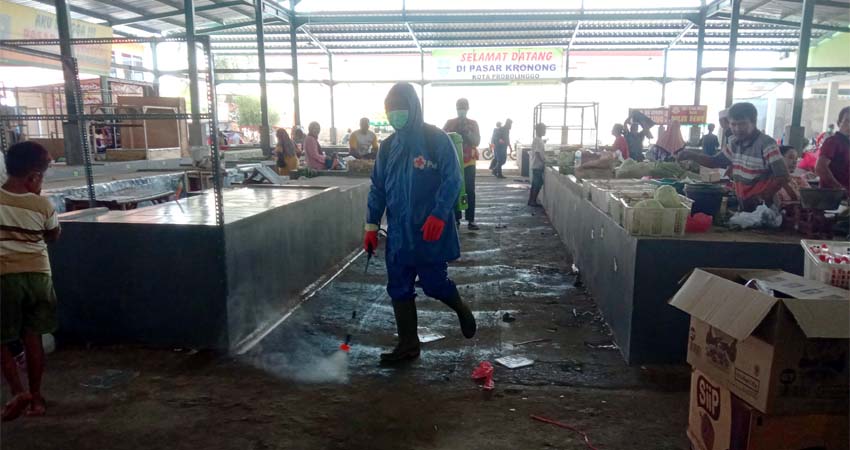 Probolinggo Covid-19 Pemkot Semprotkan Disinfektan ke Pasar-Pasar