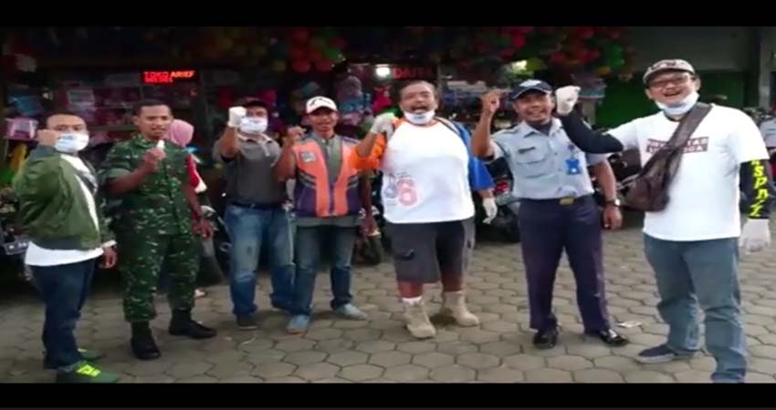 Relawan JFI dan Jaka Malang, Bagikan Hansa Gratis di Stasiun Kota Malang dan Pasar Singosari