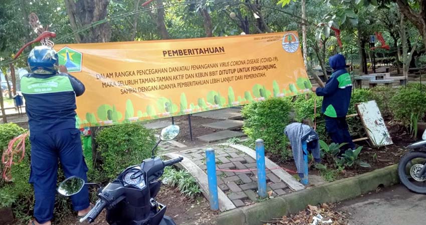 Taman Kota Malang di-Non Aktifkan dan Disemprot Disinfectan