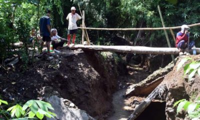 Tergerus Banjir, Jembatan Penghubung 2 Desa Ambrol