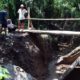 Tergerus Banjir, Jembatan Penghubung 2 Desa Ambrol