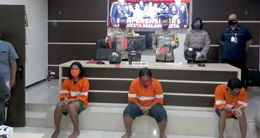 Tiga tersangka vandalisme provokatif saat dirilis di Polresta Malang Kota. (gie)