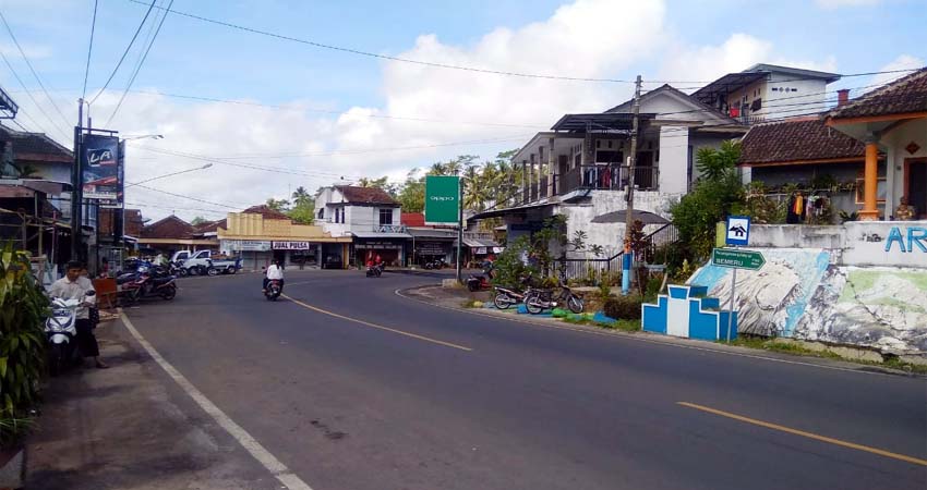 Kawasan Pasar Tirtomarto Kecamatan Ampelgading. (Sur)