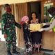 Bagi Sembako, Polisi Didoakan Nenek Sepuh Poncokusumo