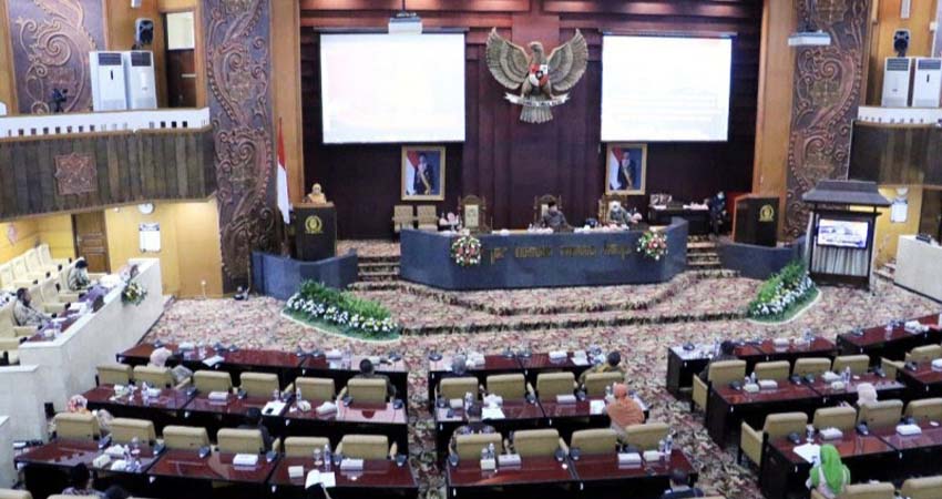 Ditengah PSBB, DPRD Jatim Gelar Rapat Paripurna Bahas LKPJ 2019
