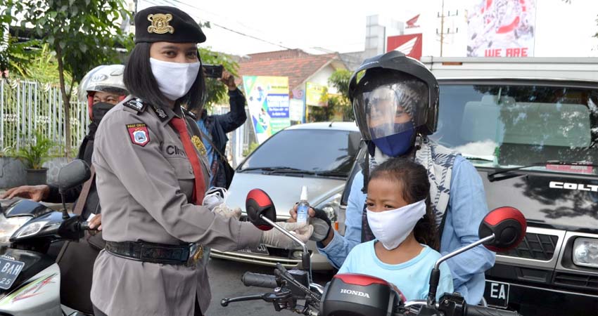 Kapolres Batu, Pimpin Langsung Penyaluran Bantuan ke Masyarakat