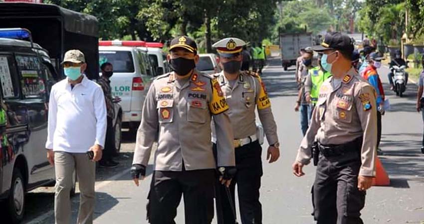 Kapolres Lumajang Tinjau Pos Check Point, Tanpa Masker Dilarang Melintas