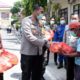 Kapolres bersama Dandim 0823 dan Bupati Situbondo Berikan Bantuan Sembako dan Masker kepada Tukang Becak
