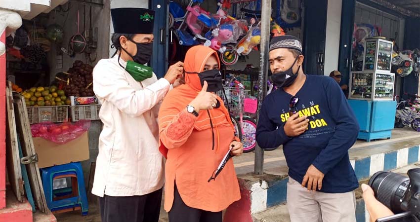 PCNU Banyuwangi Bagikan Ribuan Masker ke Masyarakat Kalibaru