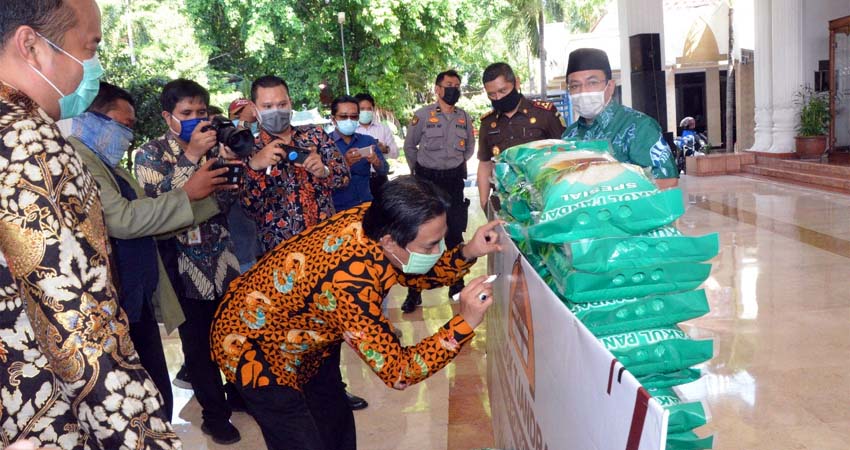 Peduli Sesama, Pondok Tjandra Sumbang 20 Ton Beras untuk Korban Terdampak Covid-19