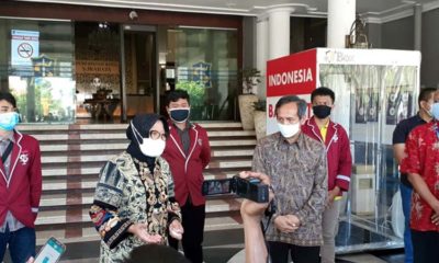 Penyerahan tiga alat canggih itu dilakukan langsung oleh Rektor ITTS Tri Arif Sarjono kepada Wali Kota Risma di Balai Kota Surabaya, Kamis (09/04/2020)